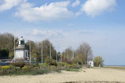 Ab hier ist Schluß für Dickschiffe: Beginn der Küstenstraße in Honfleur.